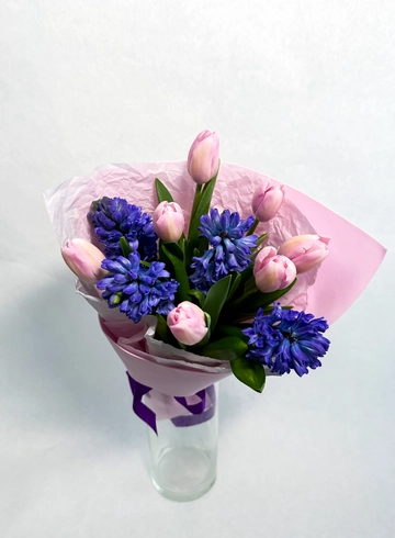 Букет из тюльпанов и гиацинтов от интернет-магазина цветов в 
