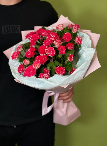 Монобукет из кустовых роз &laquo;Гранатовый браслет&raquo; от интернет-магазина цветов в 