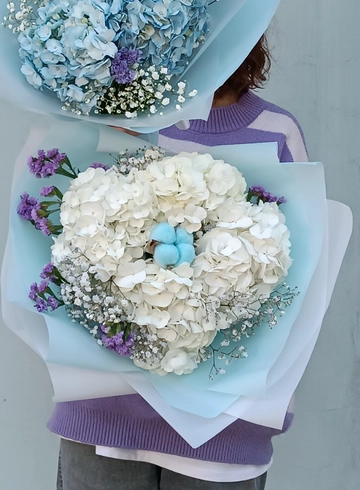 Букет с гортензией и гипсофилой «Белое облочко» от интернет-магазина цветов в 