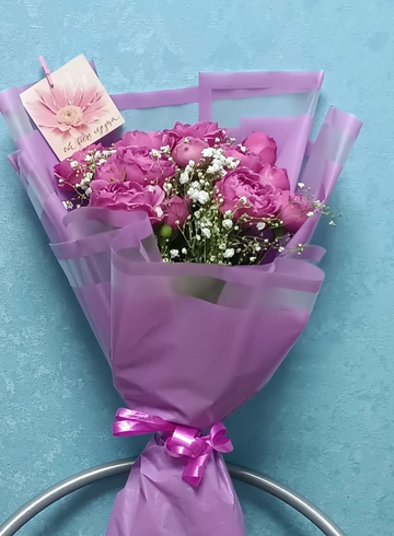 Сборный букет из кустовой розы с гипсофилой  от интернет-магазина цветов в 