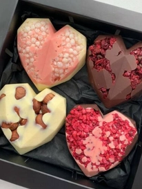 Шоколадные сердца, 4 шт. (наполнение любое) от интернет-магазина «» в 