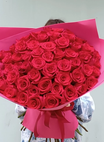 Монобукет из красных роз «Сочный комплимент» от интернет-магазина цветов в 