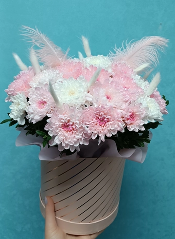 Коробка из кустовых хризантем «Зефир» от интернет-магазина цветов в 