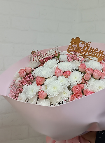 Букет из кустовых роз и хризантемы «Любимка» от интернет-магазина цветов в 