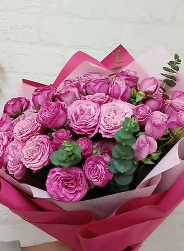 Букет из кустовых роз «Бомбастик» от интернет-магазина цветов в 